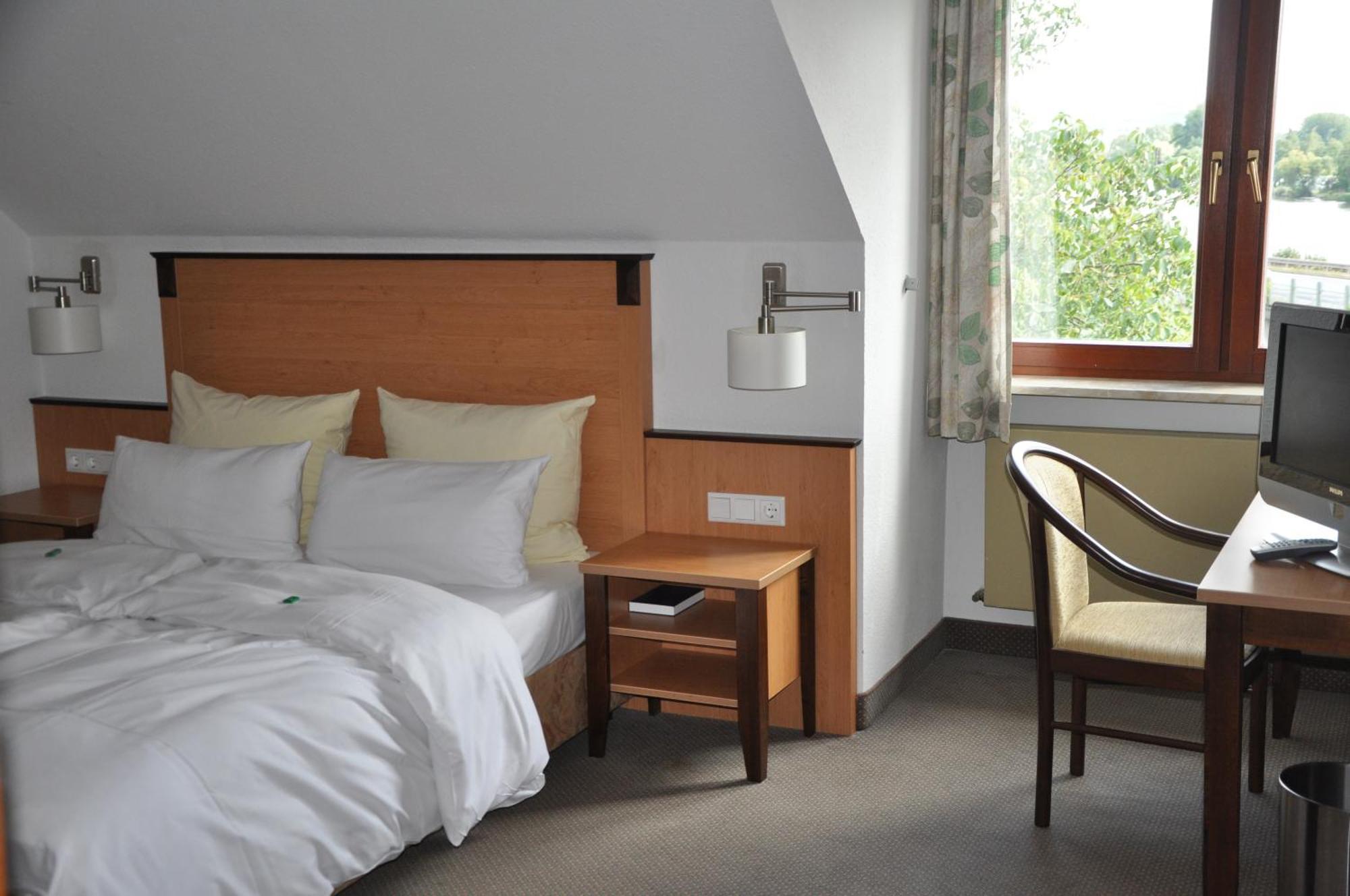 Hotel Gasthof Vogelsang Zellingen Екстериор снимка